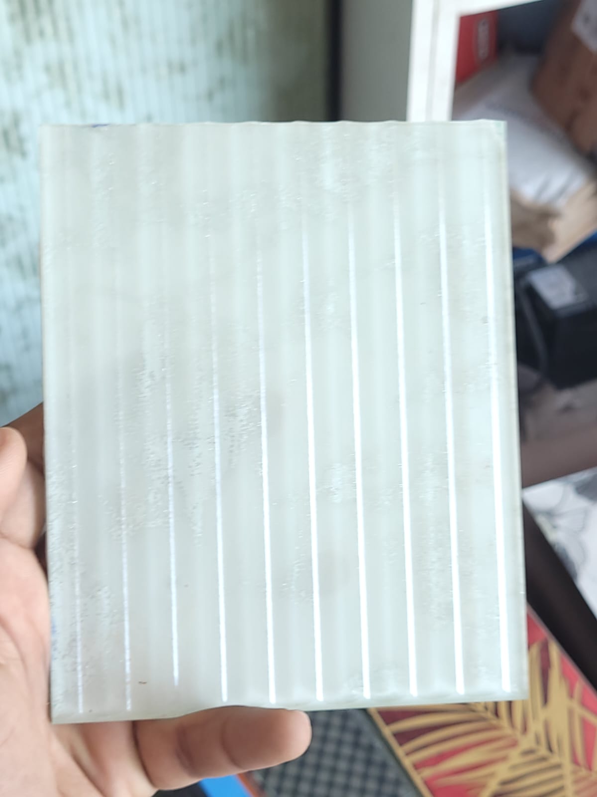 White ribbed glass — Broad vertical ribs and a pale, diffused appearance.